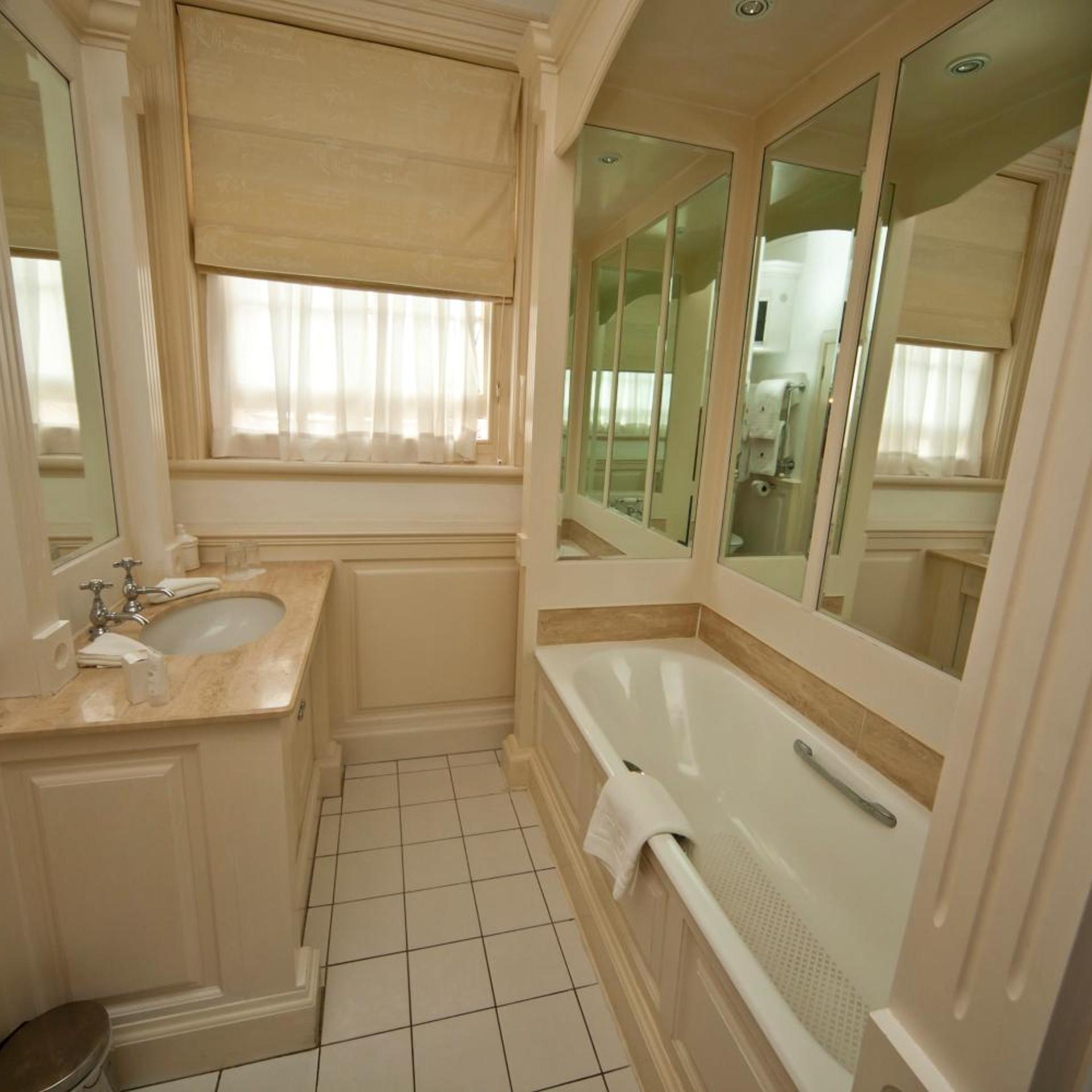 غرفة قياسية بسرير مزدوج، Rowton Hall Country House Hotel And Spa 6/6