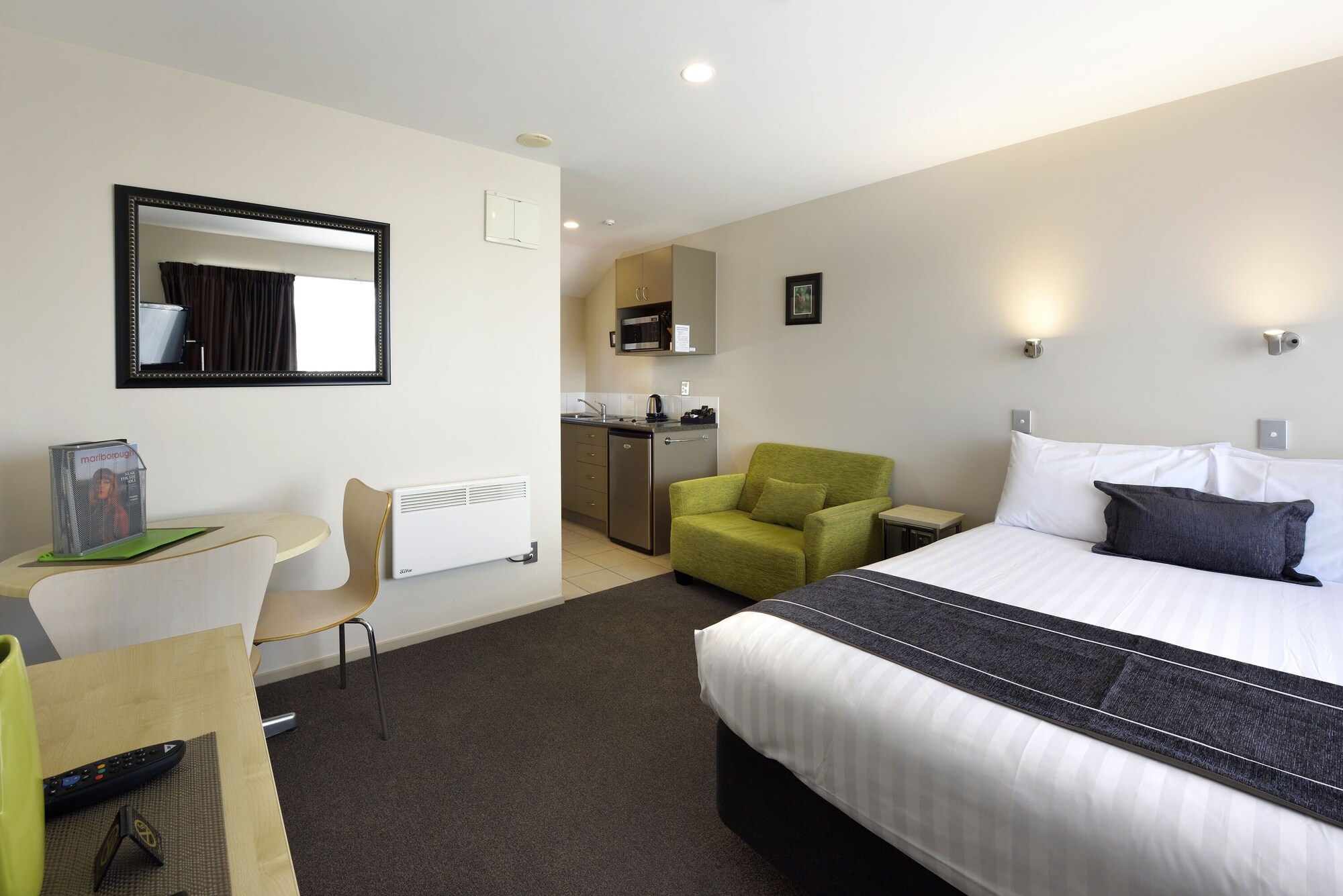 Upstairs, Studio, Queen Bed