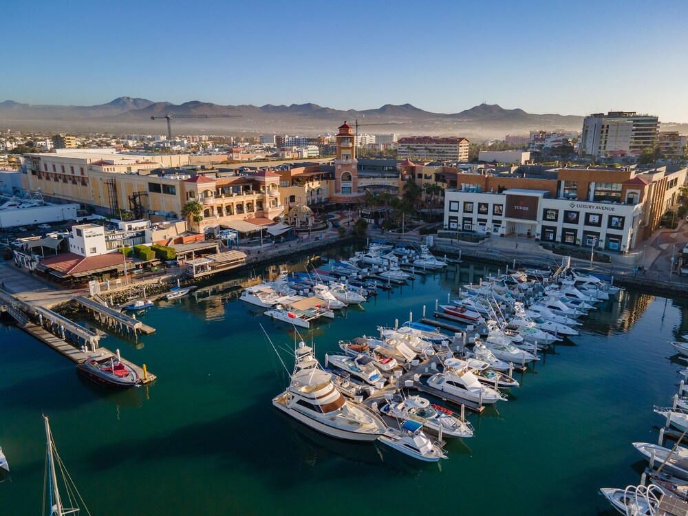 The Paraiso Residences at Marina Cabo 52/55