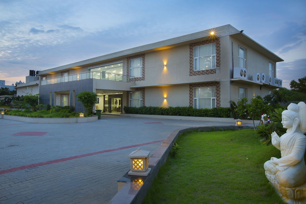 Landmark Pallava Beach Resort Mahabalipuram Chen 9/32