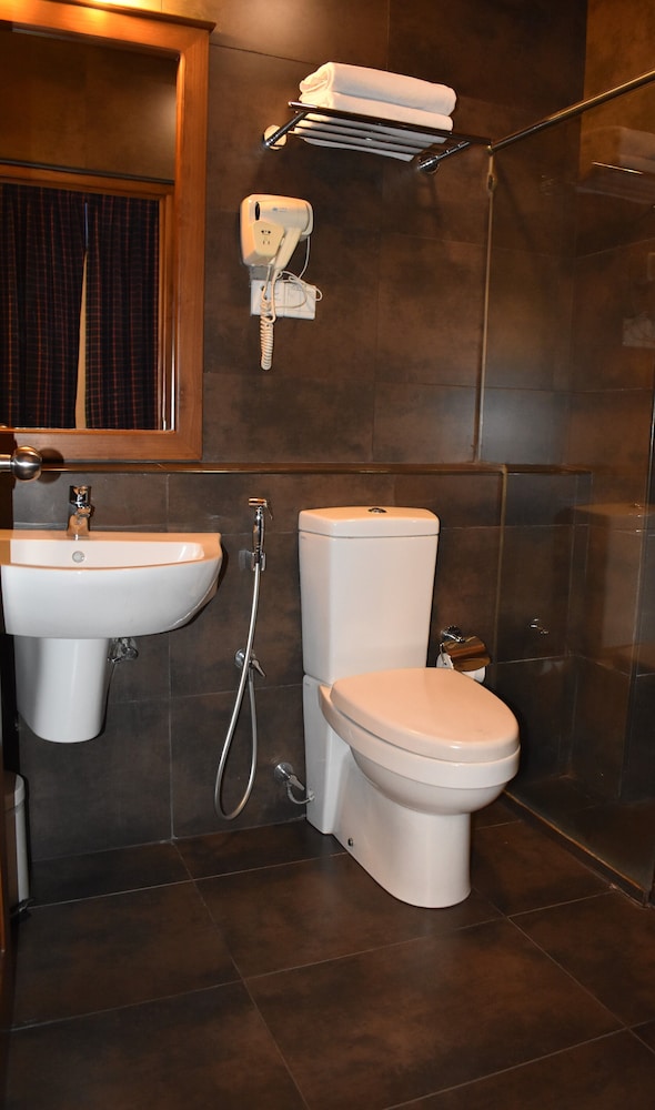 Port View City Hotel 45/46