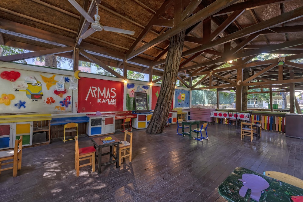 Armas Kaplan Paradise Hotel 47/63