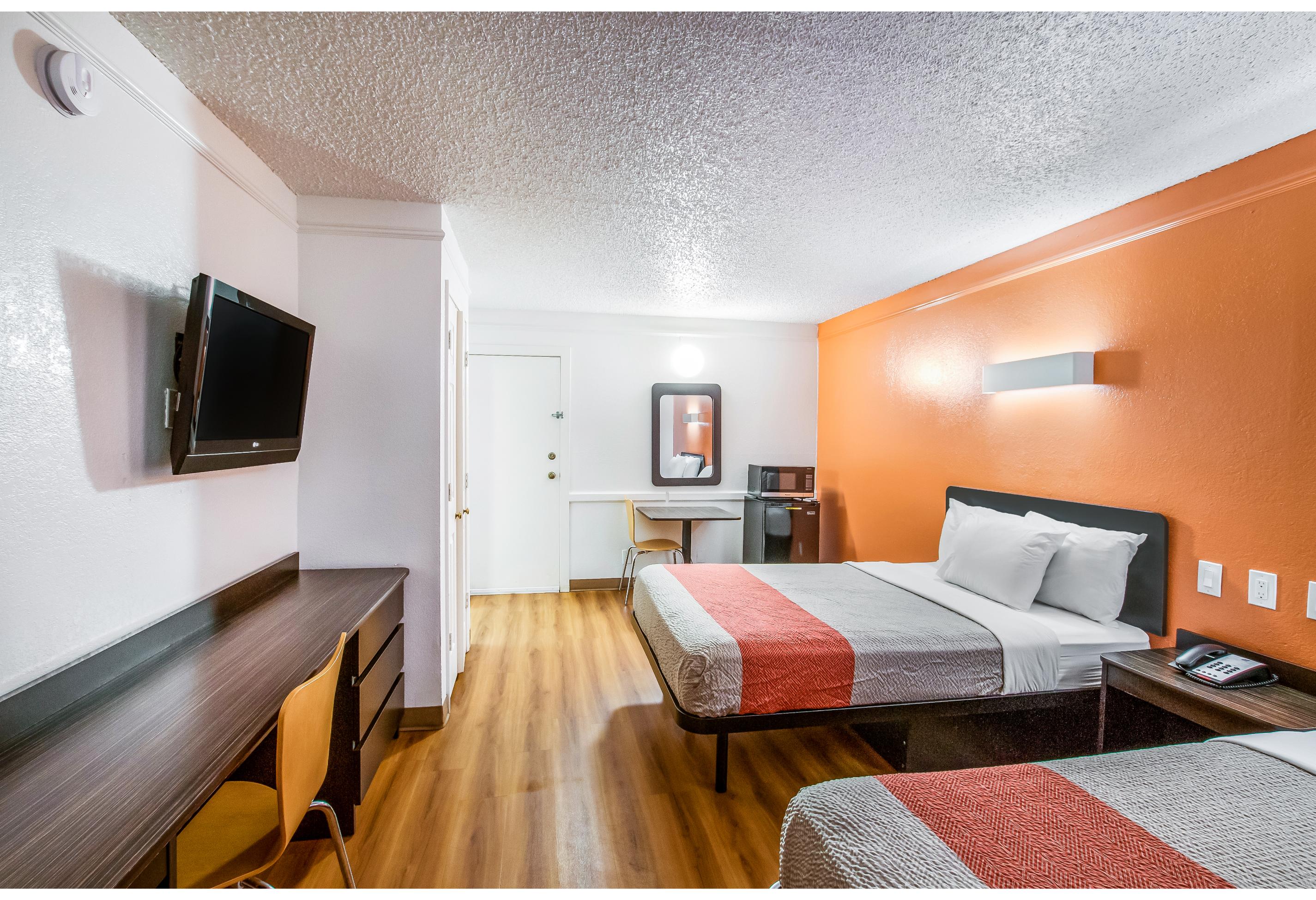2 Full Beds Non-Smoking