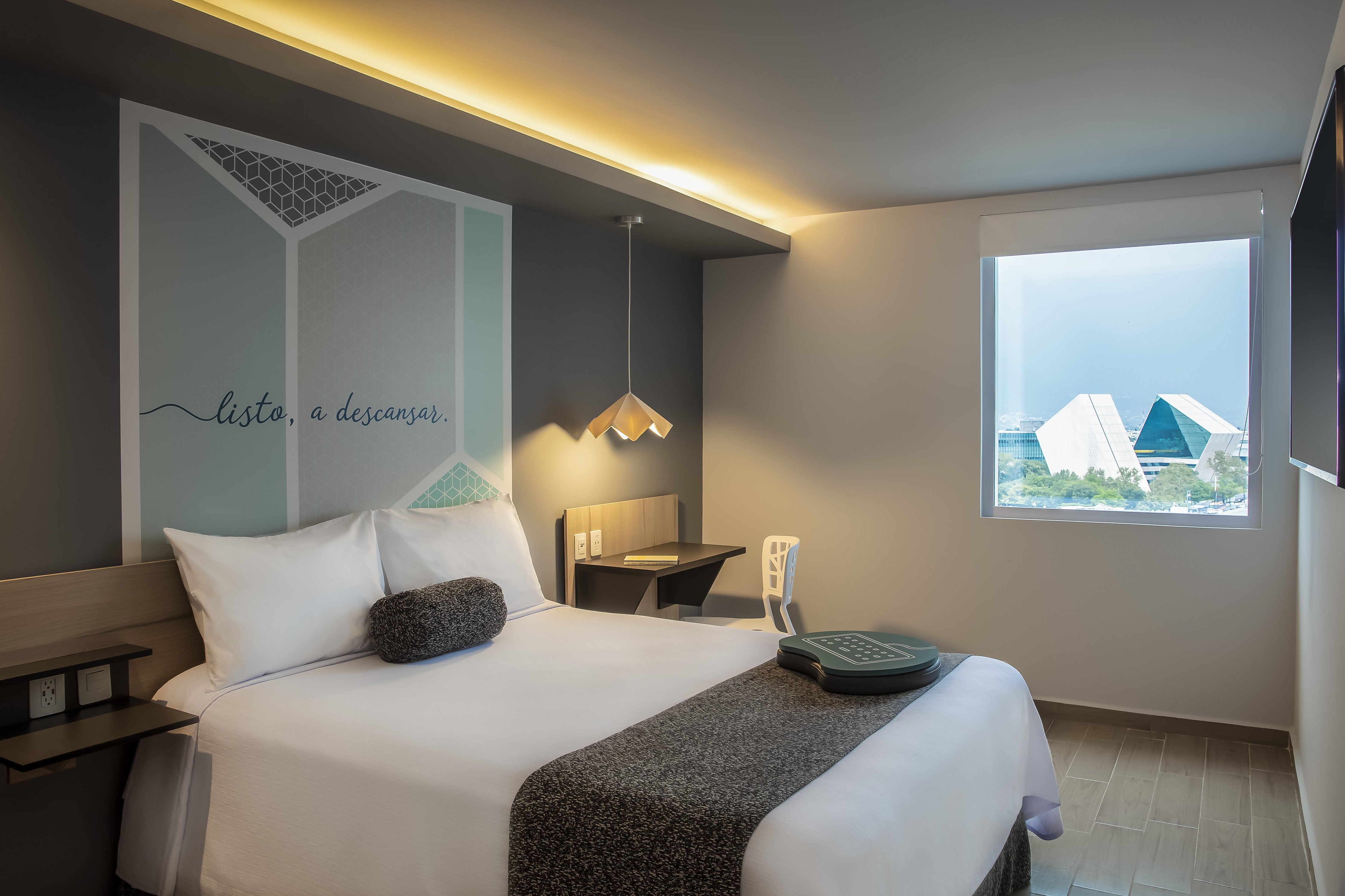 One Plus, Queen Bed