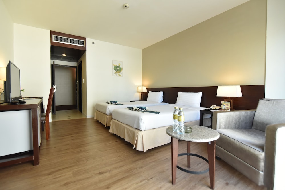 Golden Crown Grand Hotel 18/50
