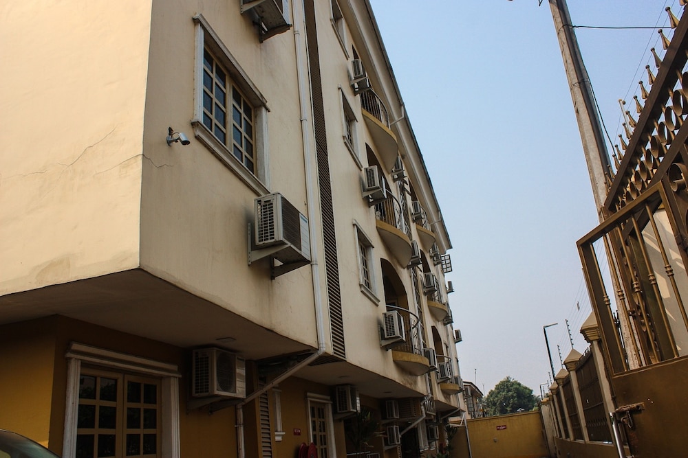 Banex Apartments 2/30
