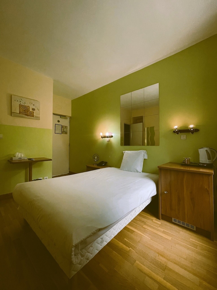 Hipotel Hostellerie Du Lys 12/49
