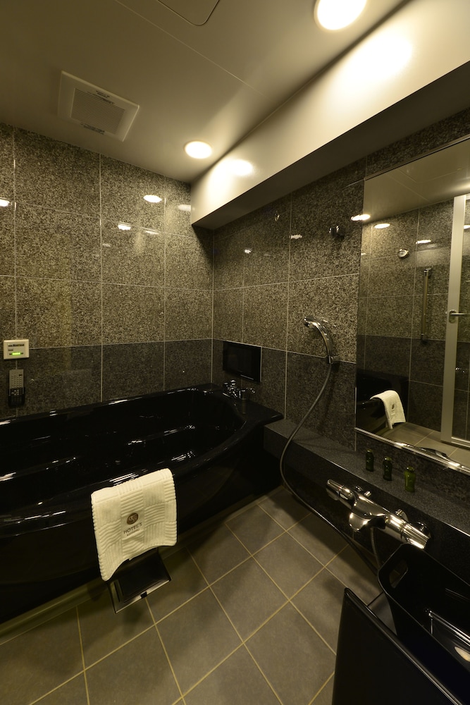 Roppongi Hotel S 37/75