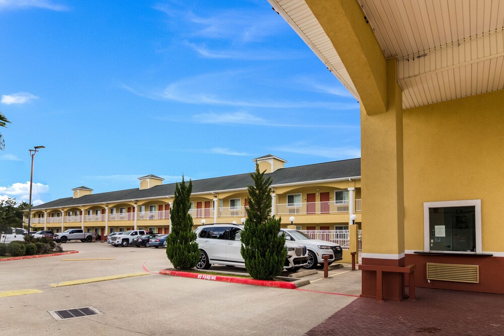 Scottish Inn Suites Baytown 2/32
