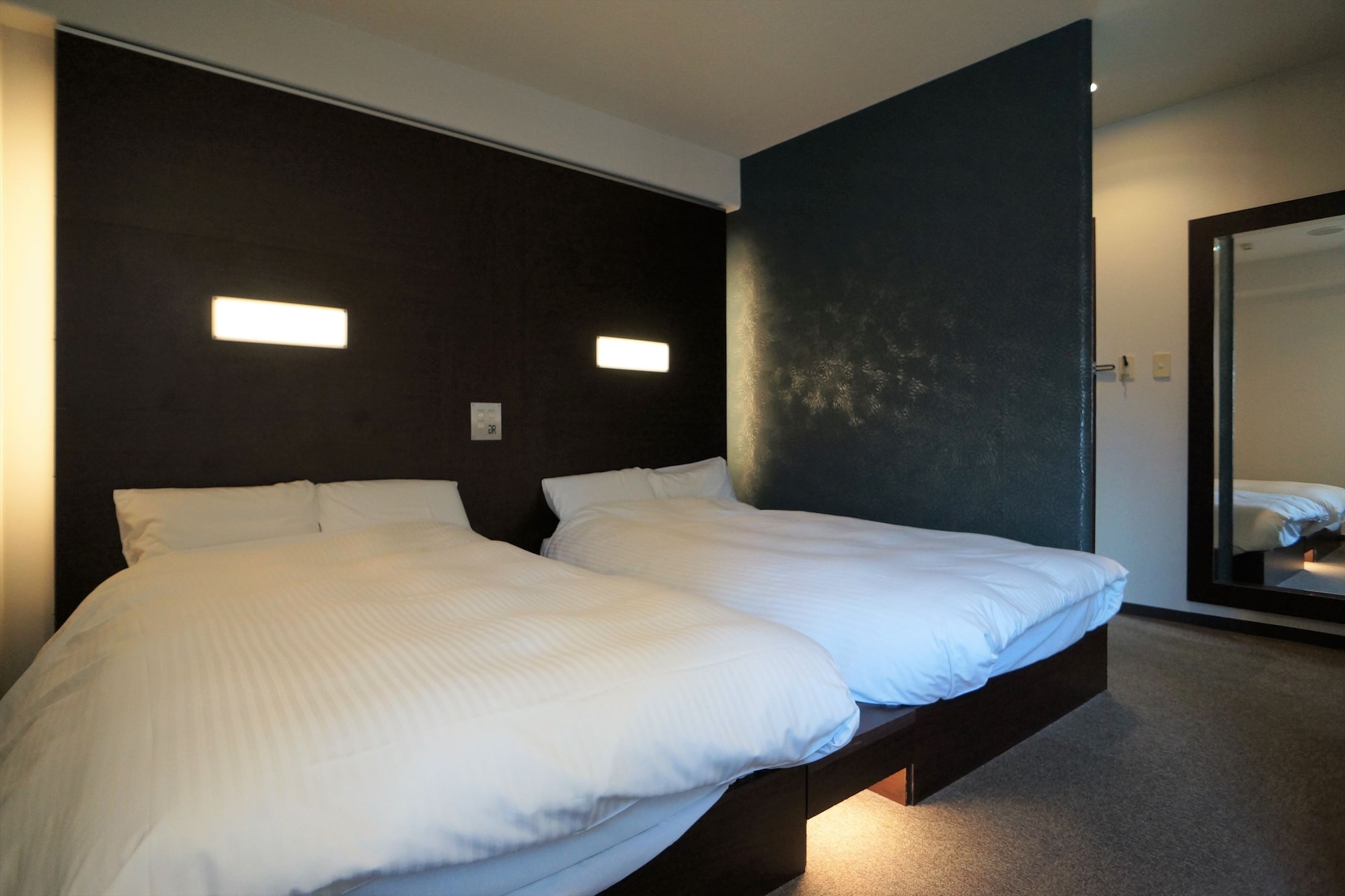 ROOM, TWIN BEDS, SMOKING