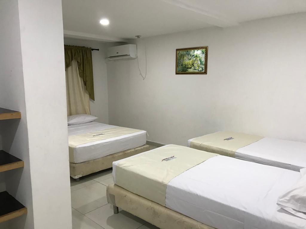 Island House Hotels 12/24