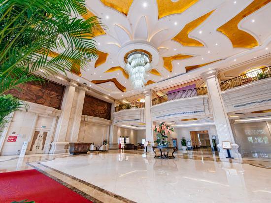 Galactic Garden International Hotel 3/32