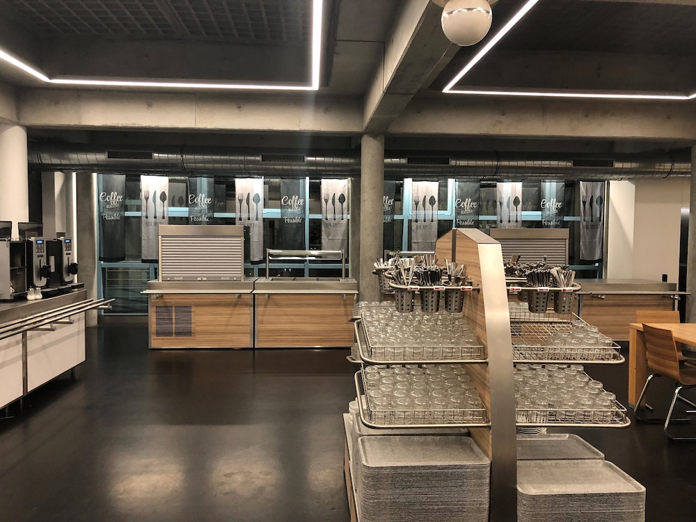 Geneva Hostel 53/70