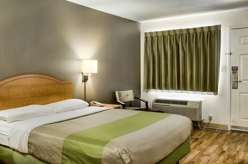 Studio 6 Extended Stay - Ocean Springs, MS 19/53