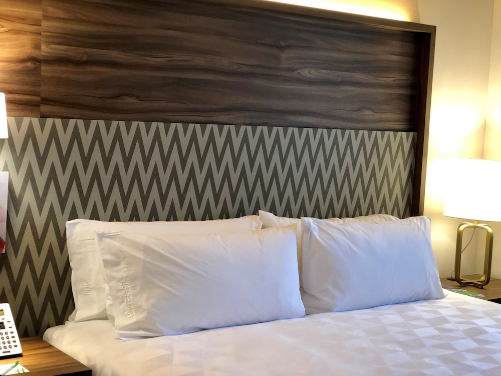 Holiday Inn And Suites Monterrey Apodaca Zona Airport 41/77
