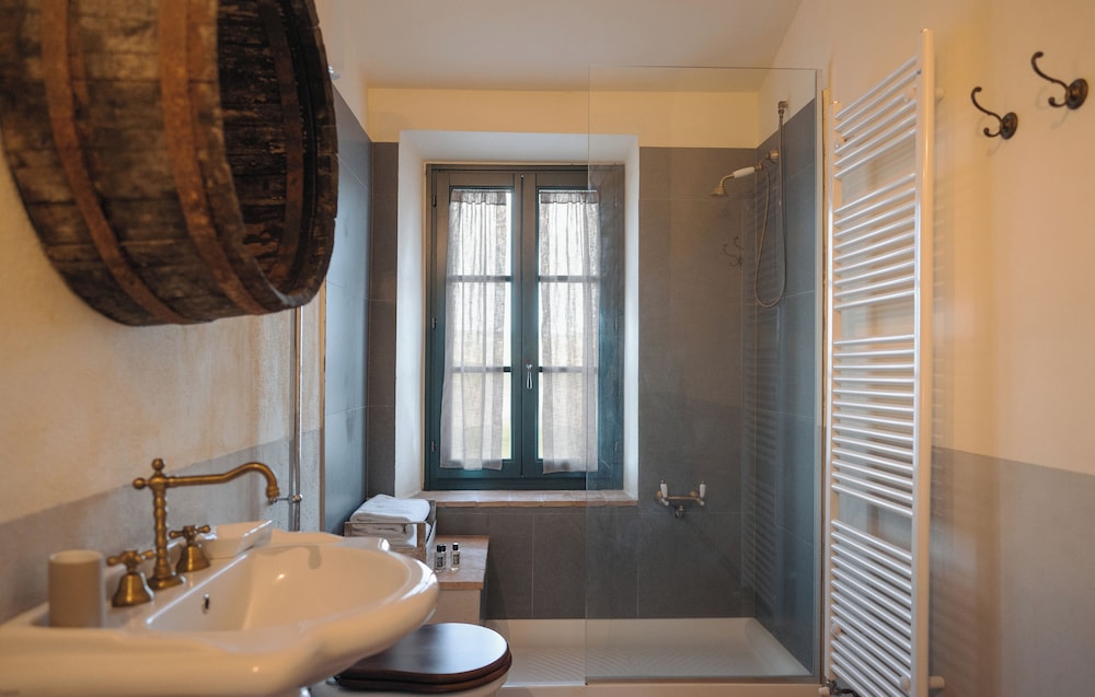 LOCANDA IN TUSCANY 48/50