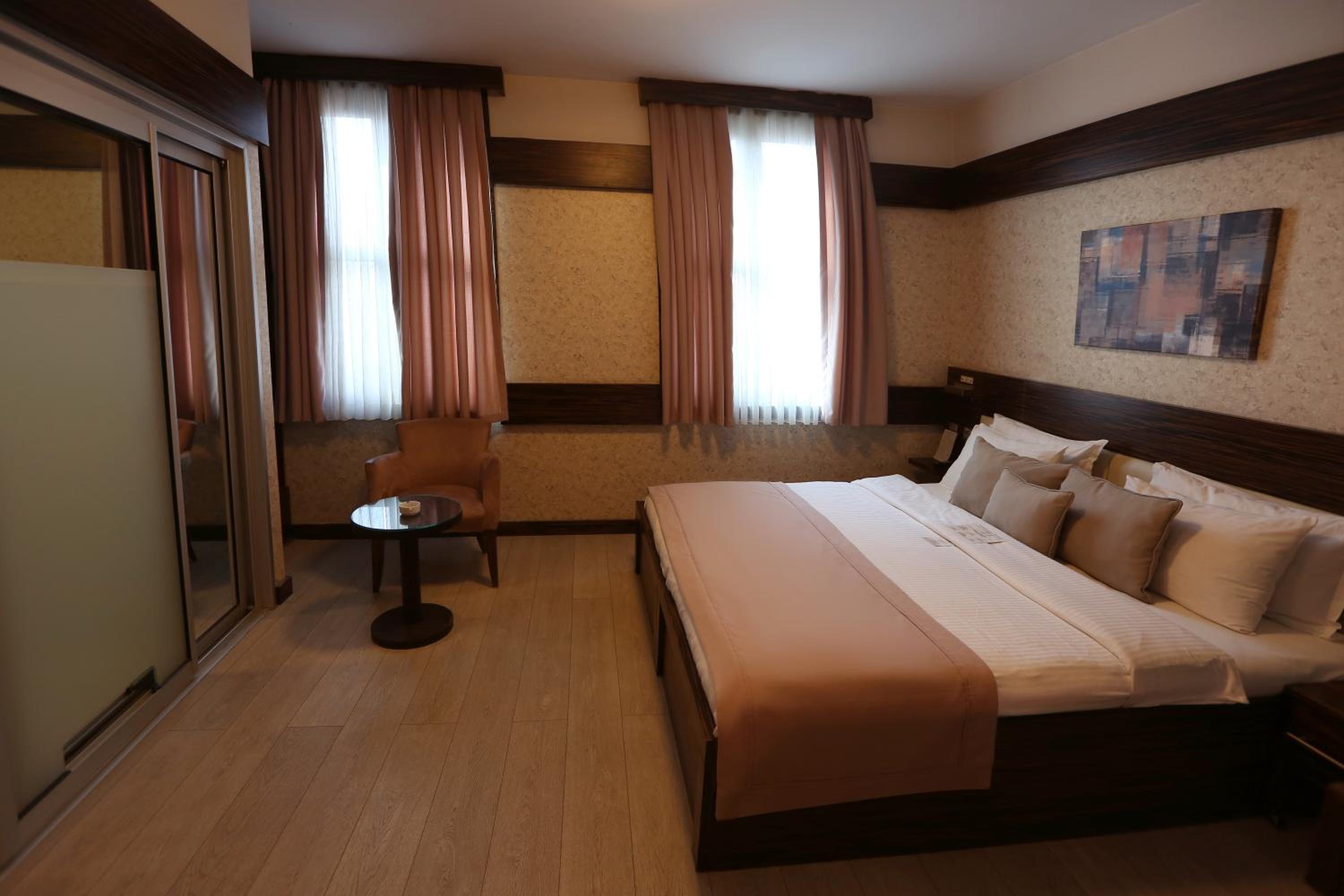 Wes Hotel 16/55