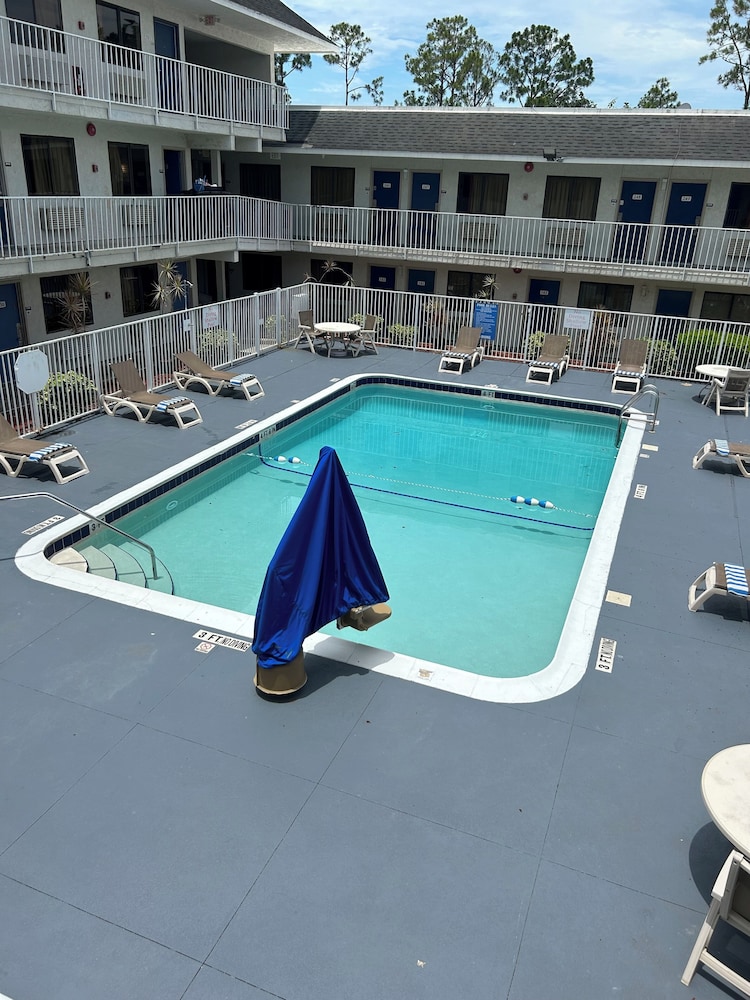 Motel6 Lakeland, FL 25/49