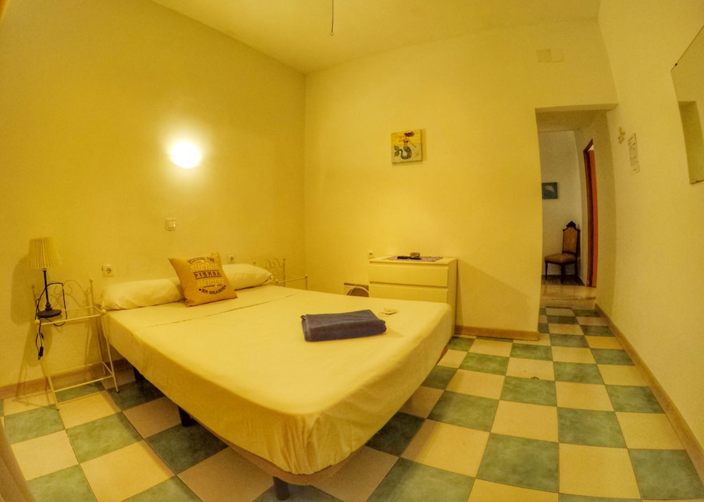 Spanish Galleon Lodge 12/40