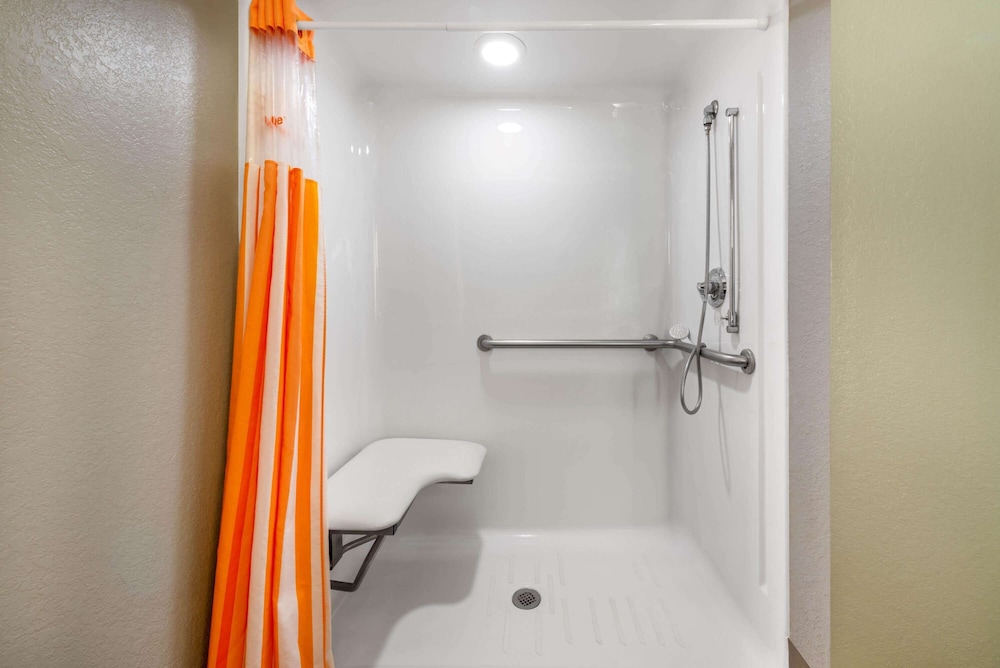 Sleep Inn & Suites St Petersburg Gateway 7/40