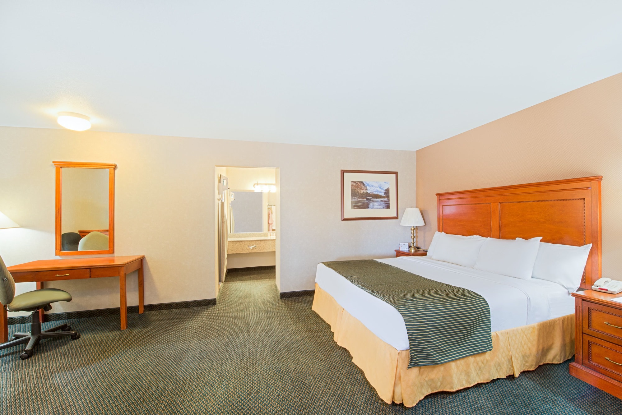 STUDIO, SUITE, KING BED