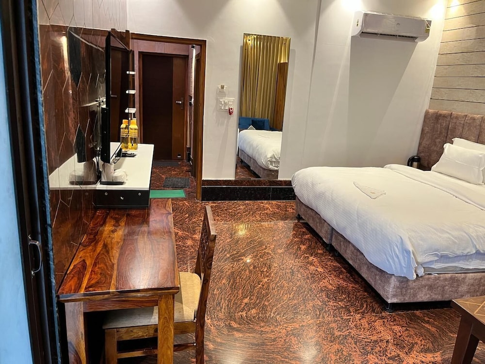 Hotel Stay At Green View 25/47