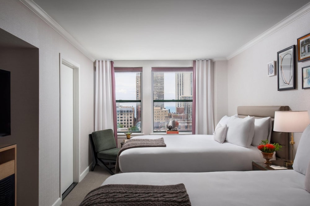 GOLD, 2 QUEEN BEDS, COAST VIEW