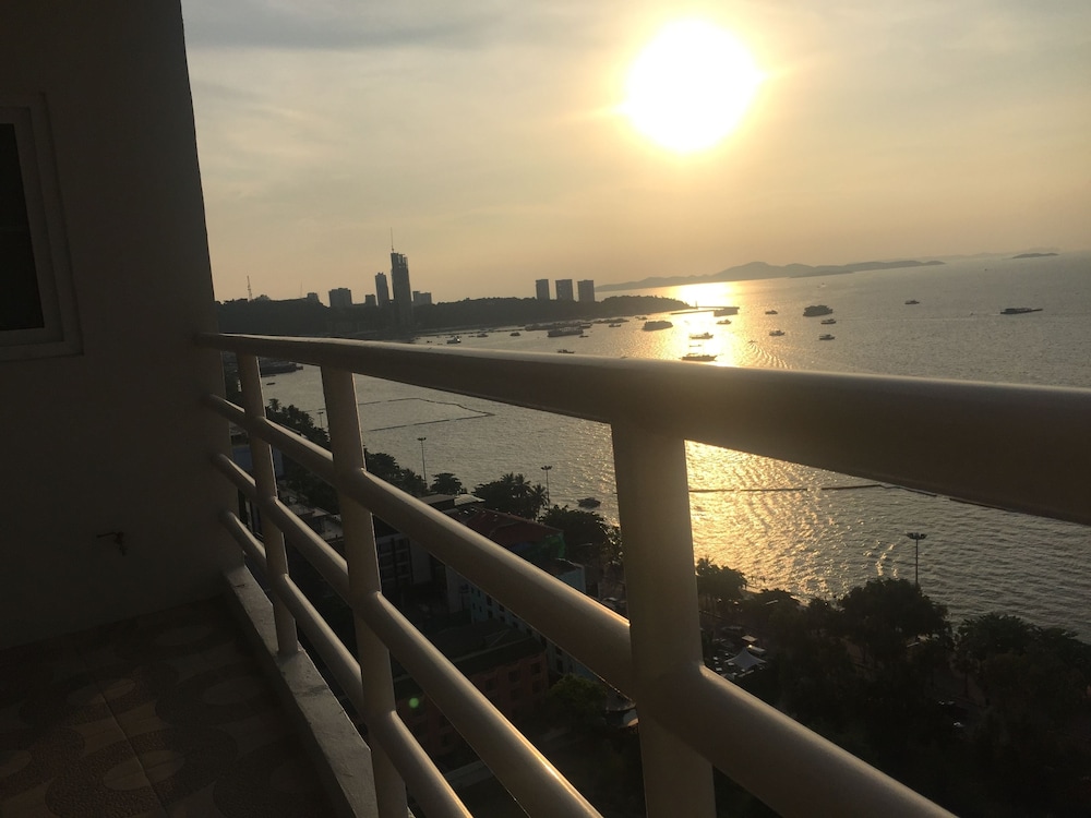 View Talay 6 Condominium By Honey 83/84