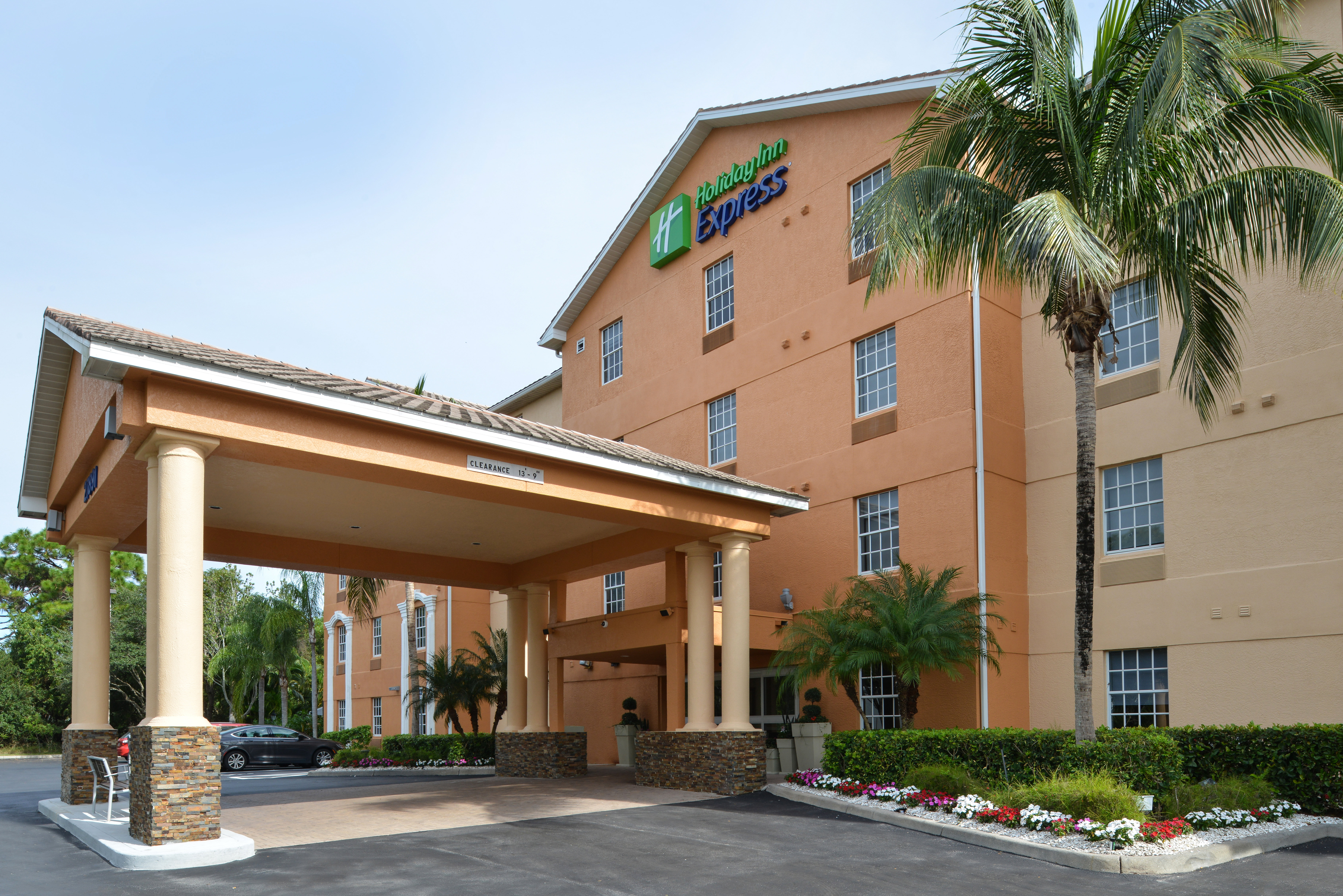 Holiday Inn Express Hotel And Suites Bonita Spring 63/69