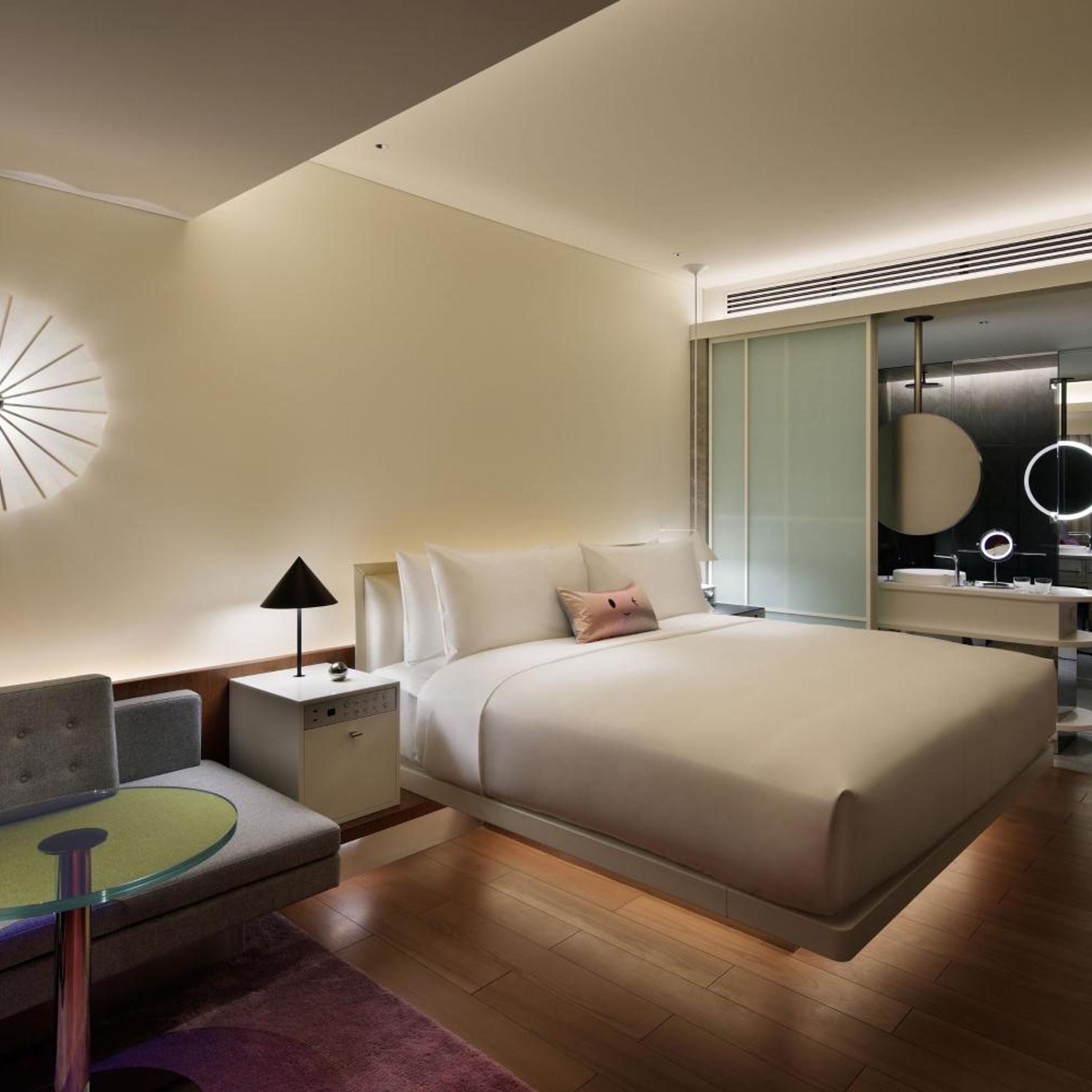 Guest Room, King Bed, Low Floor
