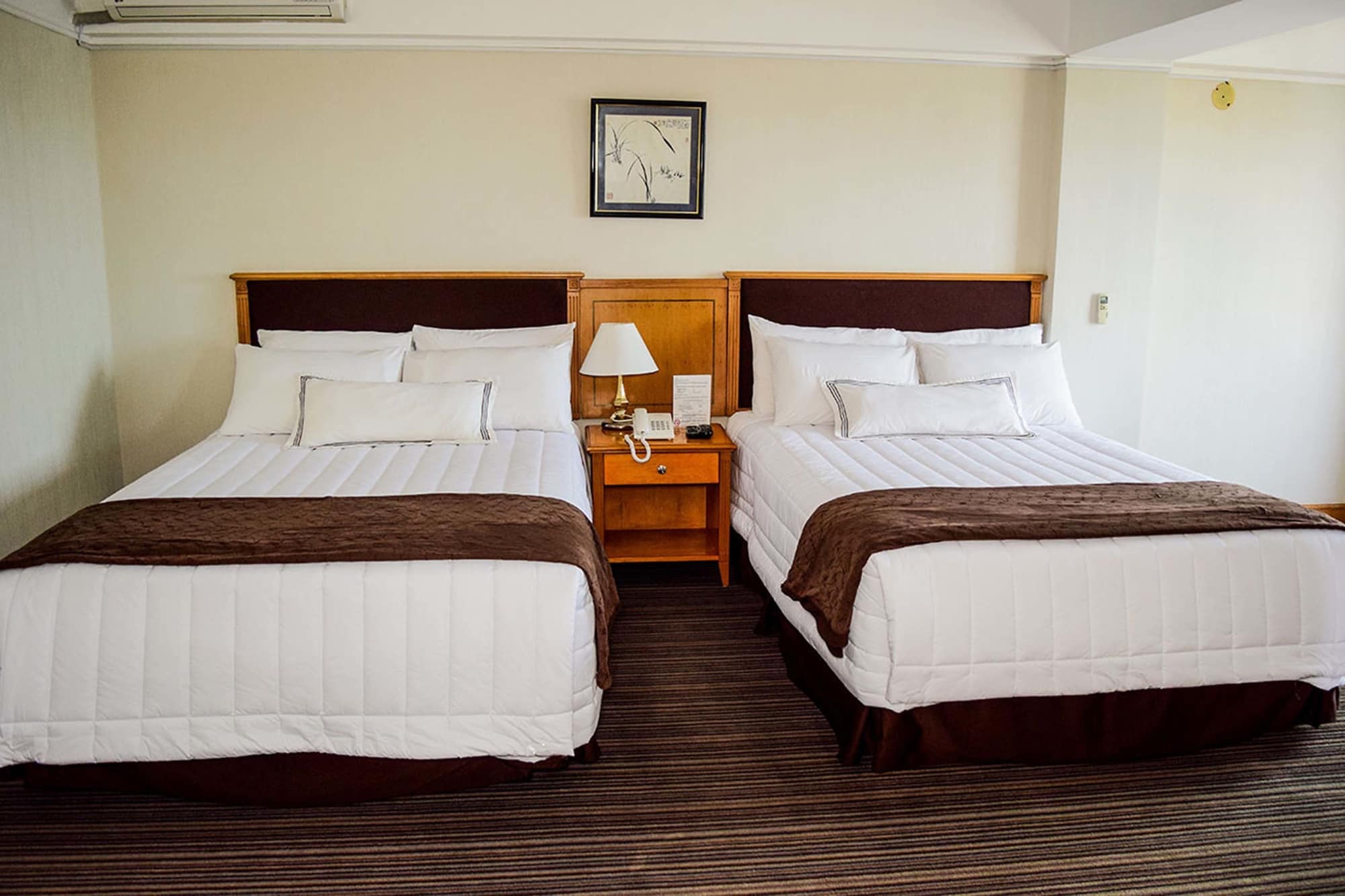 EXECUTIVE, TWIN BEDS