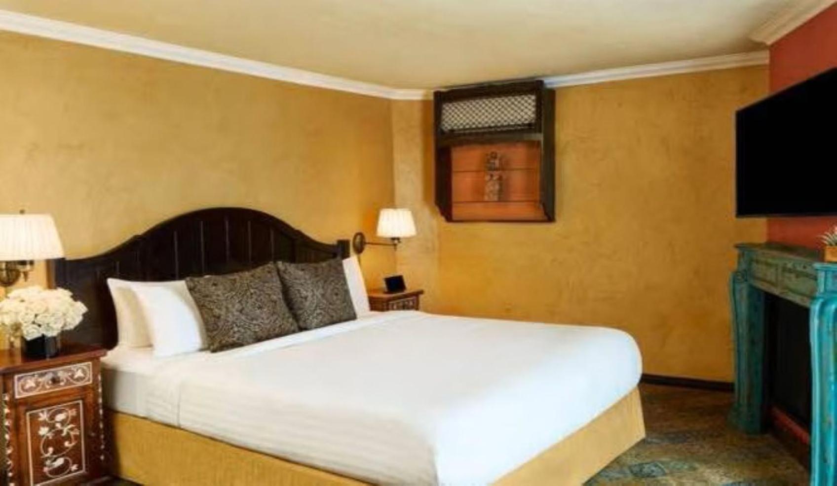 Demi, Suite, Top Floor