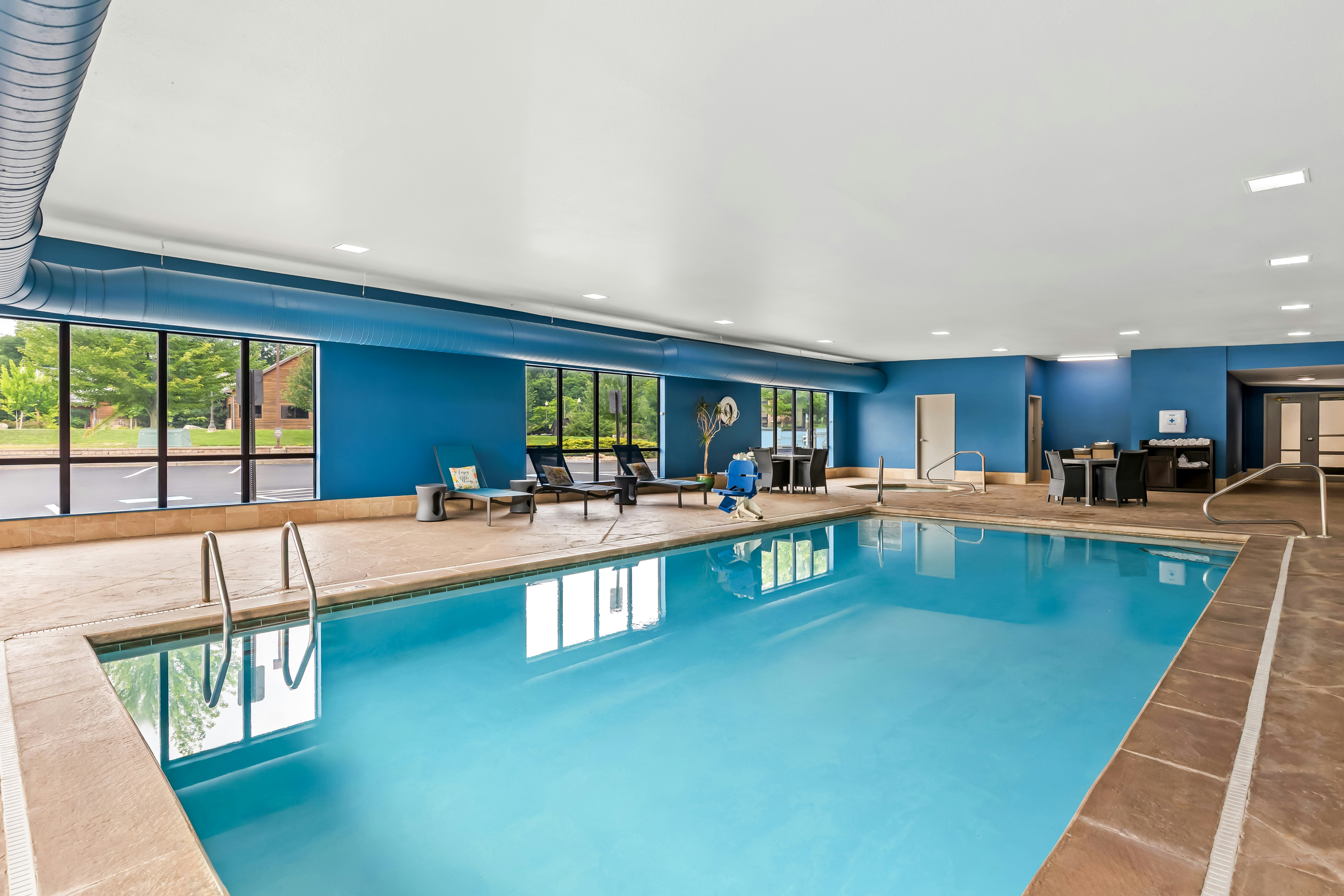 Hampton Inn & Suites Grove City 16/39