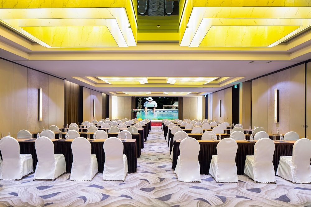 Hotel Golden Tulip Bund New Asia 46/53