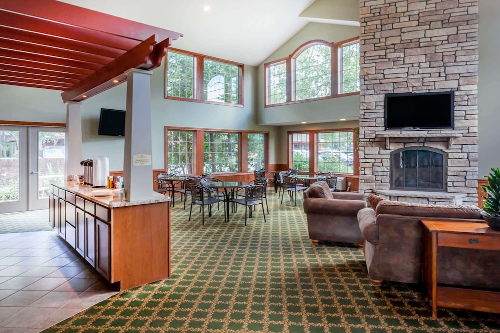 Howard Johnson by Wyndham Traverse City 28/47