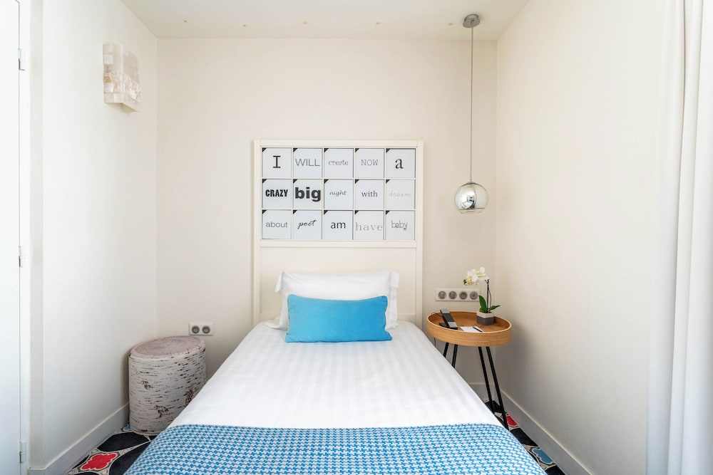 2 BEDROOMS, CONNECTING