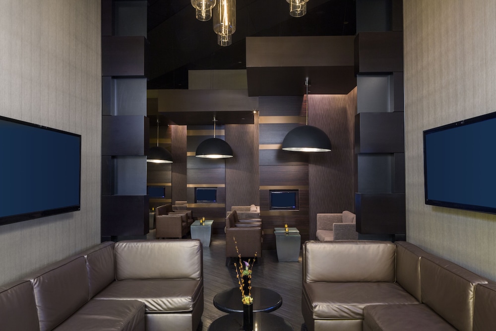 Hyatt Regency New Orleans Hotel 64/69