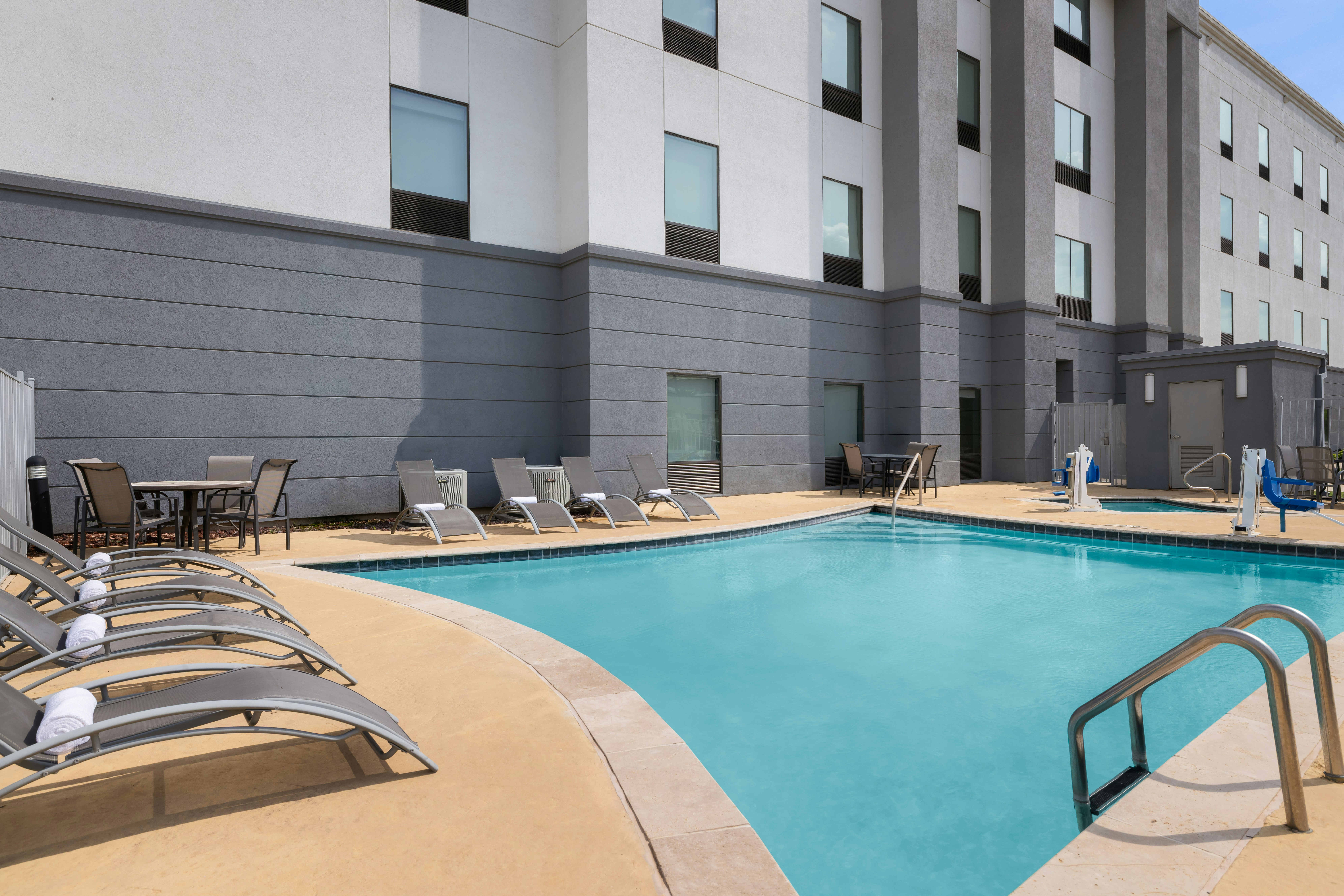 Hampton Inn Cotulla 35/37