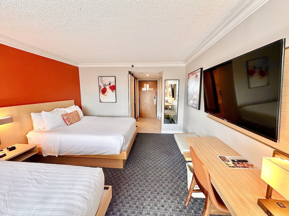 غرفة بسريرين كوين، Lincoln Hotel Monterey Park Los Angeles 3/10