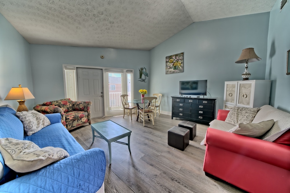 Pineapple Villas On Laguna Beach 45/70