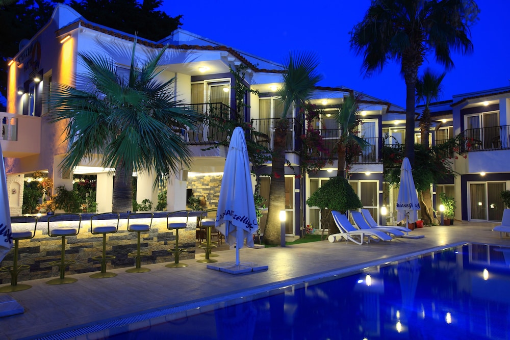 Catamaran Hotel 42/55