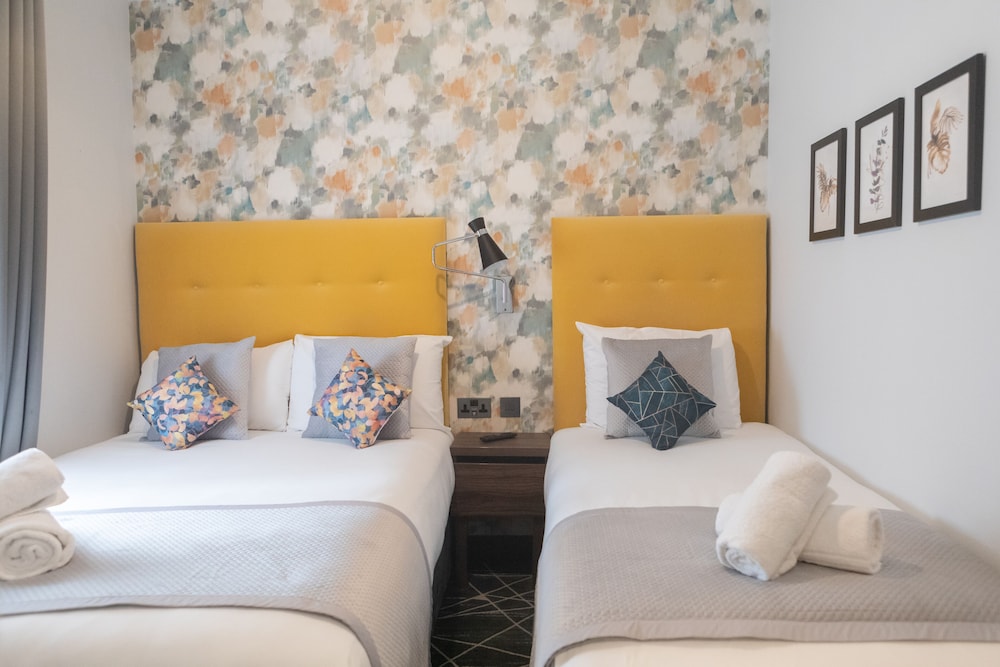 ROOM, TRIPLE