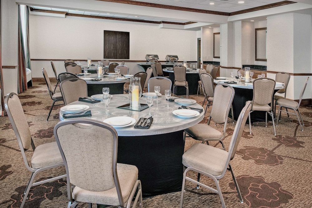Hilton Garden Inn San Antonio Airport Hotel 40/59