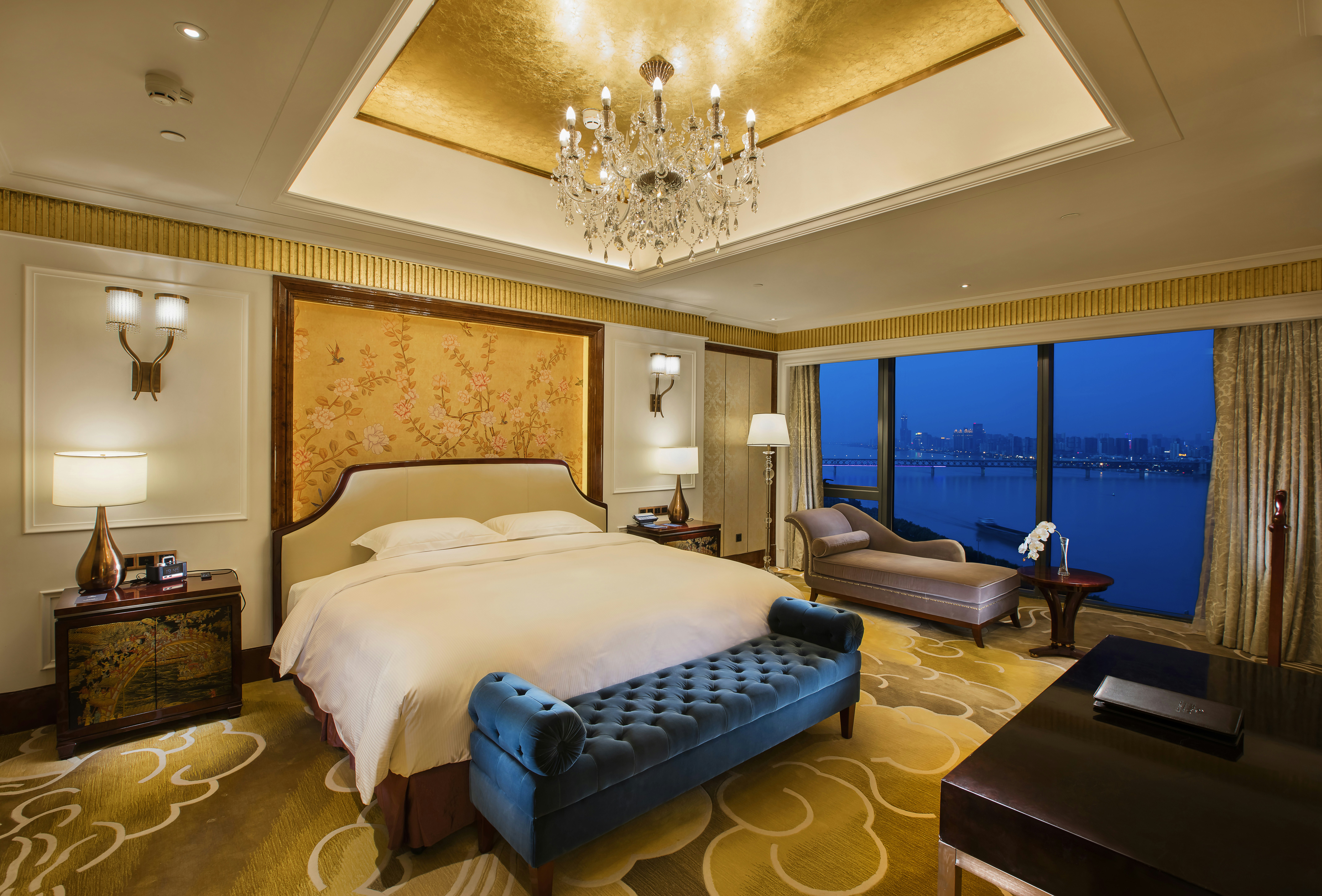 PREMIER, TWIN BEDS, RIVER VIEW