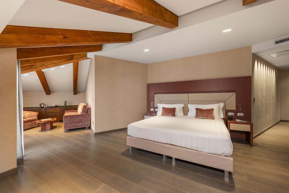 غرفة جونيور بسرير مزدوج أو سريرين منفصلين بشرفة، Il Boscareto Resort Spa 5/10