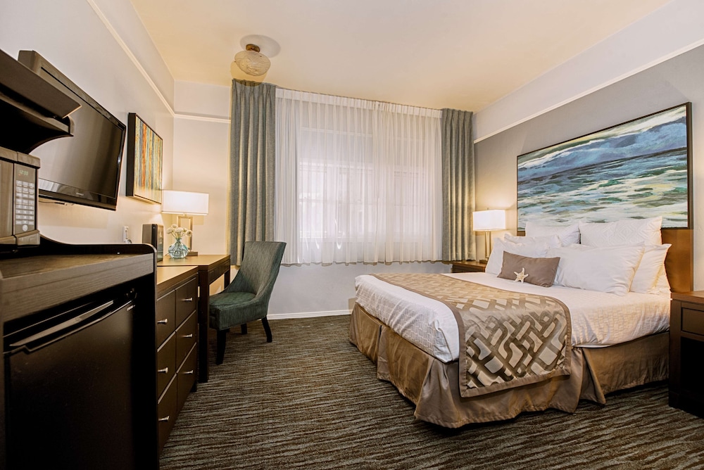 Tamarack Beach Resort Hotel 13/65