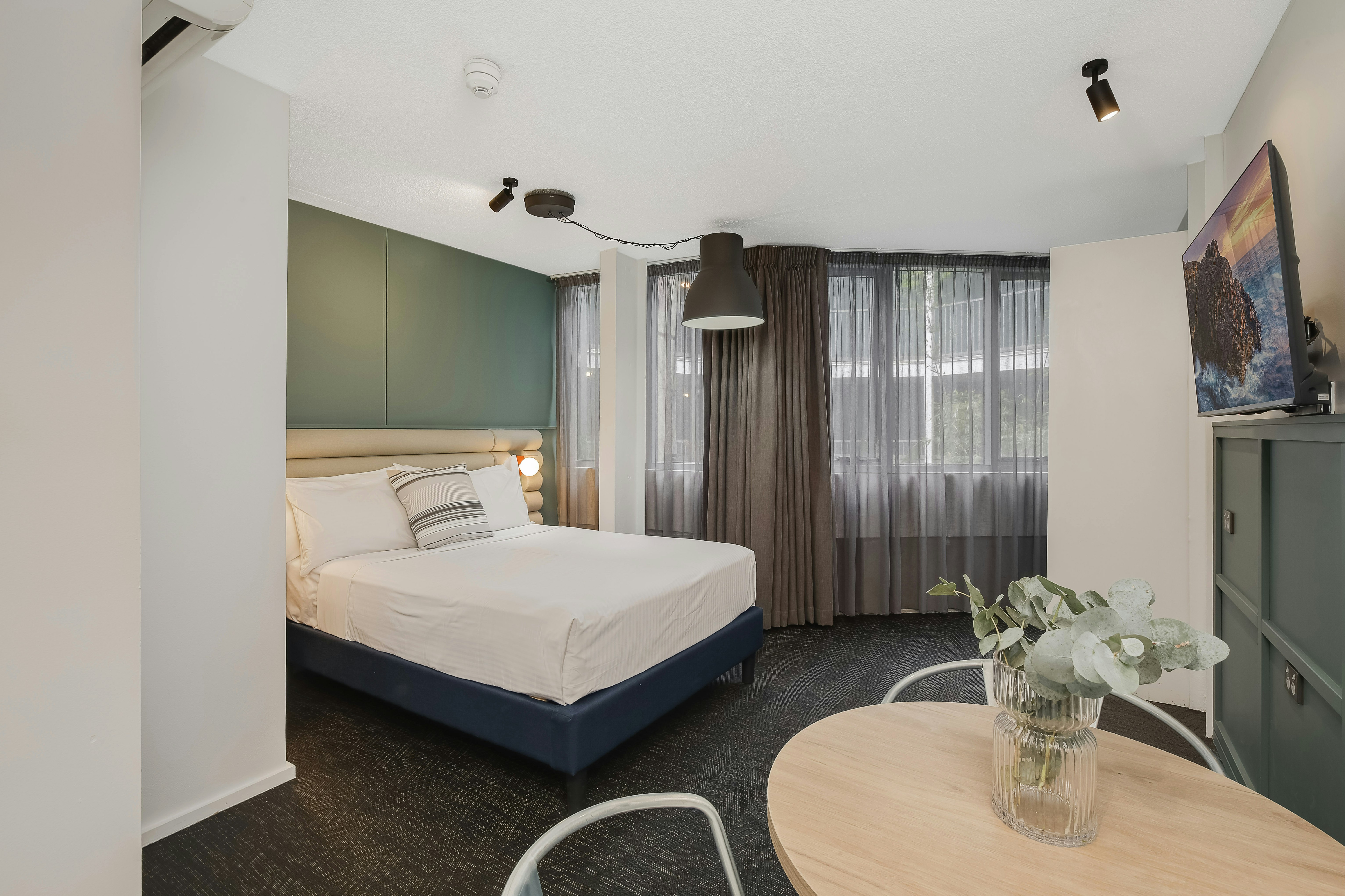 STUDIO, DOUBLE BED