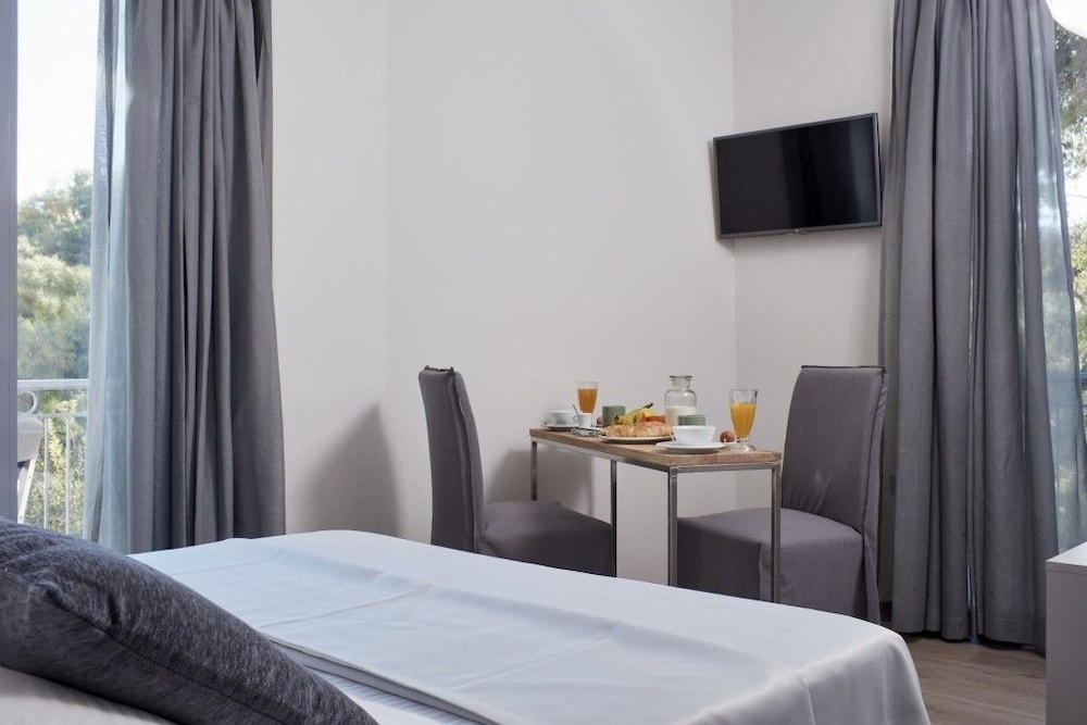 Family Suite, 1 Double and 1 Single Bed, Forest View