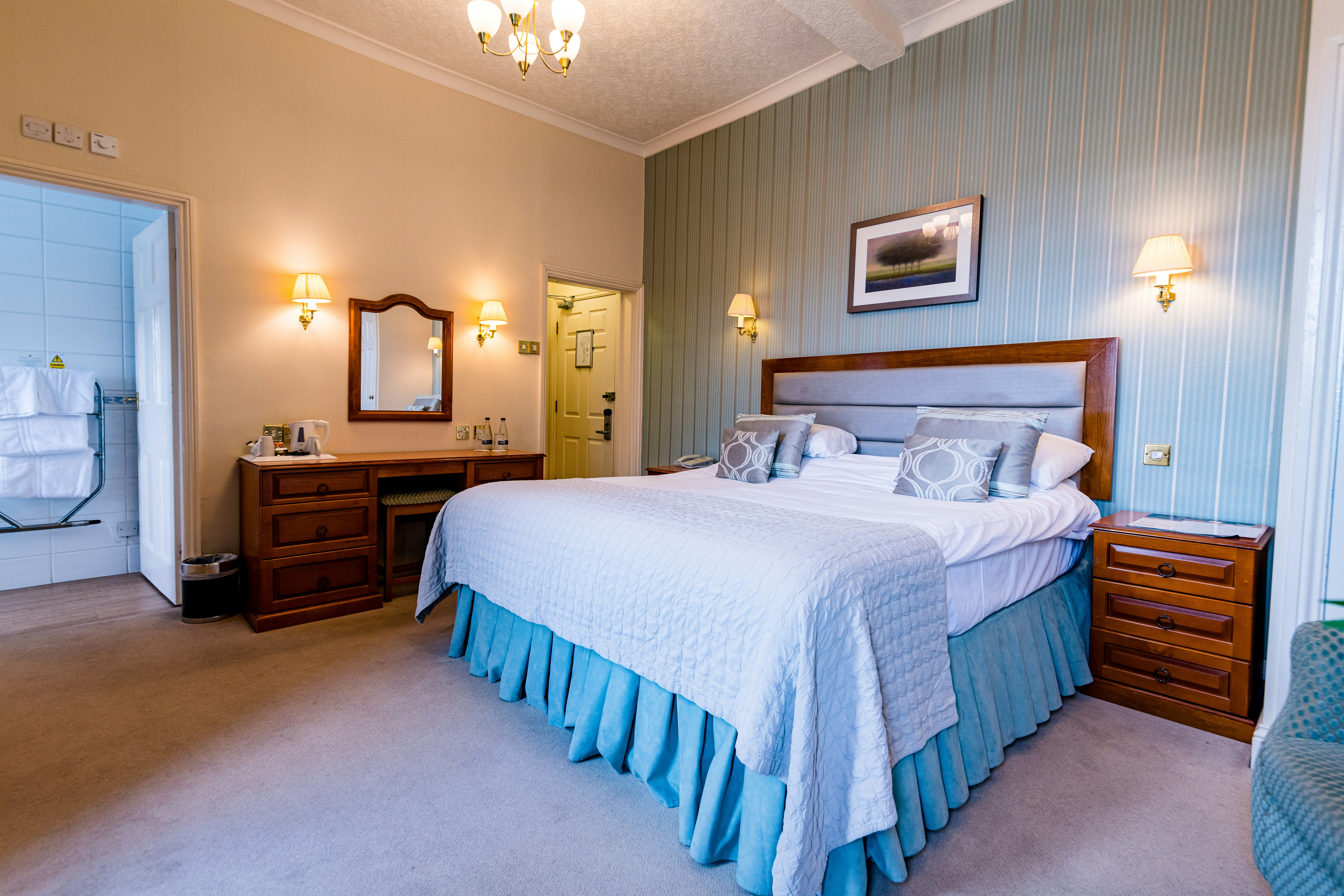 The George Hotel 10/50