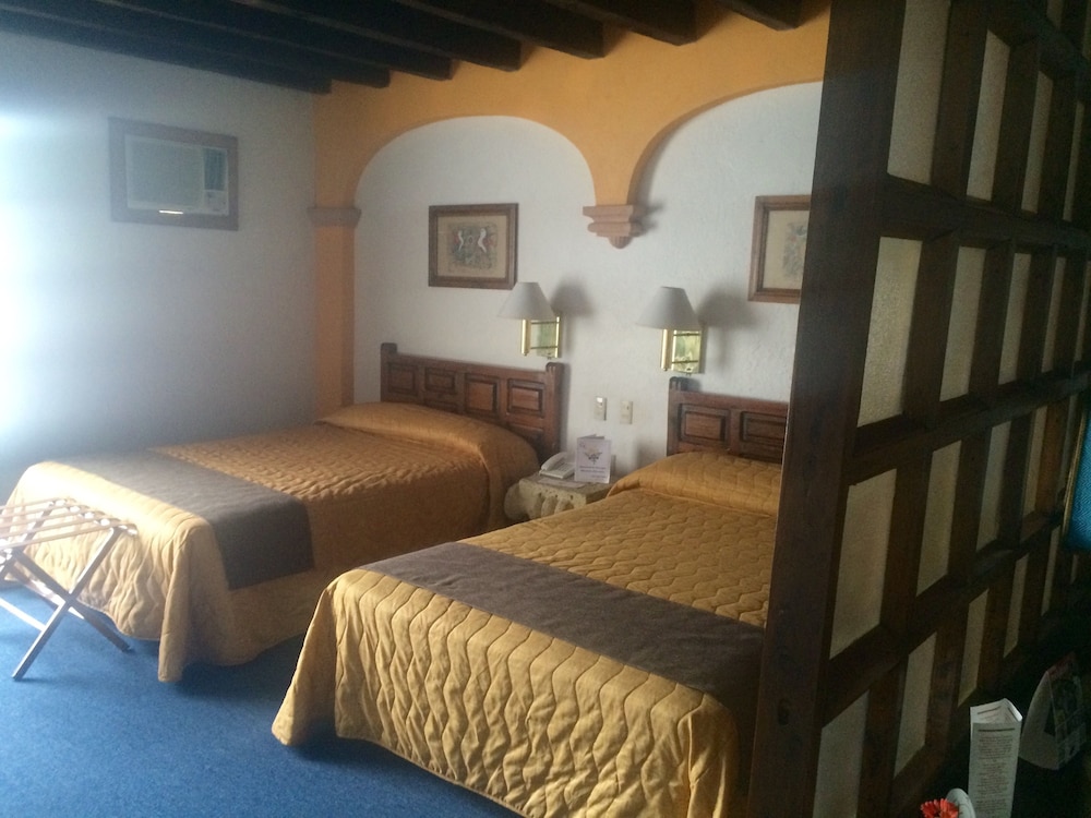 ROOM, DOUBLE BED